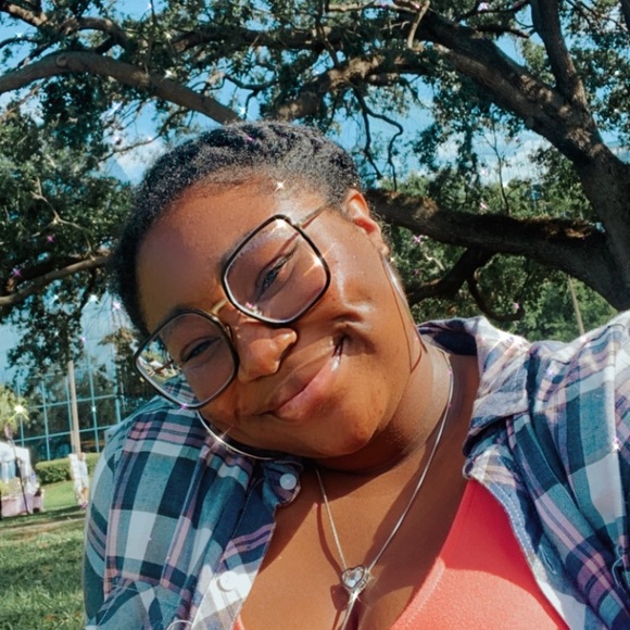 Meet your Posher, Sarah - Picture 1 of 1